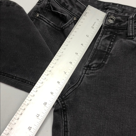 SILVER SUKI STRAIGHT BLACKWASH JEANS 28x31 LIKE NEW ⭐️ - Picture 11 of 13
